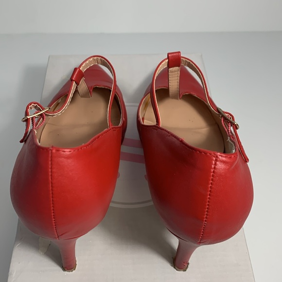 Red Pointed Toe Heels, size 7, Journee Collection - Picture 5 of 7